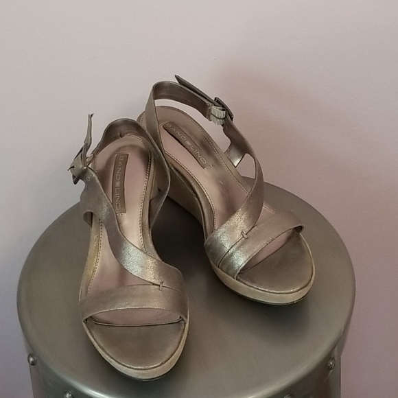 bandolino silver wedge sandals